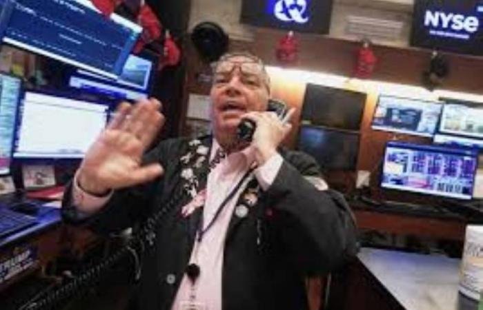 «وول ستريت» تتباين وسط ترقب تطورات حرب إيران