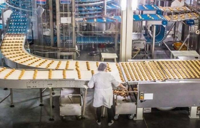 سلاسل تصنيع وتوريد الأغذية في الإمارات تعمل بانتظام