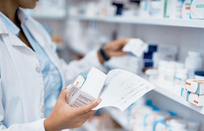 أخبار قطر | صيادلة لـ «الشرق»: مخزون دوائي كافٍ ولا داعي للتخزين أو القلق | عيون الجزيرة قطر