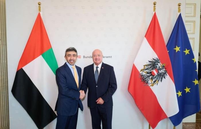 الامارات الان | عبدالله بن زايد يلتقي مستشار النمسا في فيينا ويؤكد عمق الشراكة الاستراتيجية بين البلدين | عيون الجزيرة الامارات