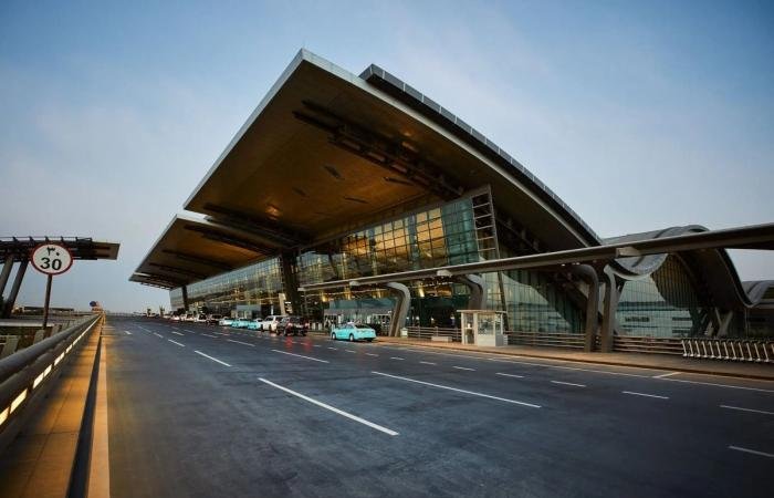 أخبار قطر | مطار حمد: نذكر المسافرين بعدم التوجه للمطار حتى إشعار آخر ومتابعة حالة رحلاتهم مع شركات الطيران | عيون الجزيرة قطر