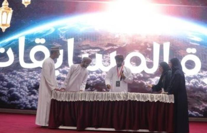 أخبار سلطنة عمان | أمسية رمضانية فلكية بكلية التربية بالرستاق | عيون الجزيرة الاخبارية عمان