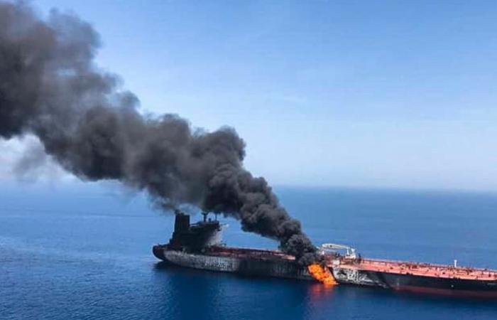 «الحرس الثوري» الإيراني يستهدف ناقلة نفط بمسيرة في مضيق هرمز | عيون الجزيرة