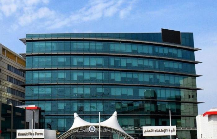 أخبار قطر |  السيطرة على حريق في خزاني وقود بمطار الكويت الدولي | عيون الجزيرة قطر