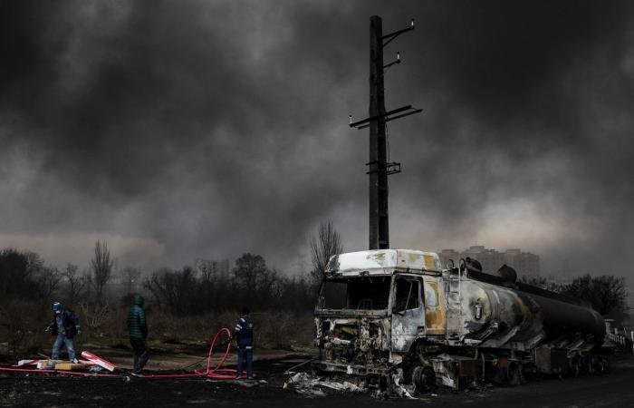 السماء تظلم فوق طهران بعد قصف إسرائيل لمستودعات النفط | عيون الجزيرة