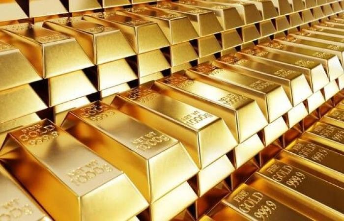 الذهب يتراجع مع قوة الدولار ومخاوف ارتفاع الفائدة