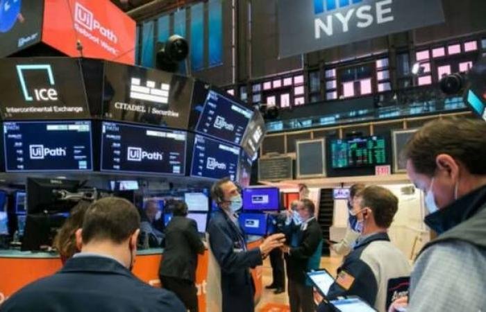 مؤشرات وول ستريت تفتح على تراجع