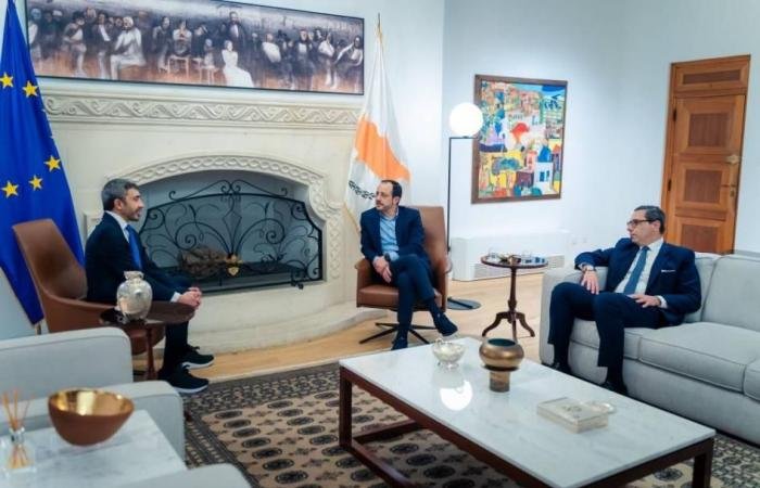 الامارات الان | رئيس قبرص وعبدالله بن زايد يبحثان تداعيات الاعتداءات الإيرانية الغاشمة على الإمارات | عيون الجزيرة الامارات