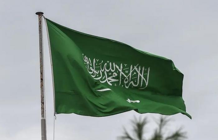 السعودية: سقوط مسيرة على أحد المواقع السكنية بالزلفي.. دون إصابات | عيون الجزيرة