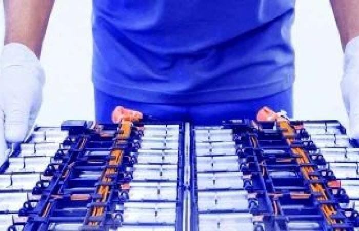 أخبار سلطنة عمان | مشروع بحثي عُماني يطوّر نموذجًا ذكيًا لتحسين شحن بطاريات الليثيوم أيون | عيون الجزيرة الاخبارية عمان