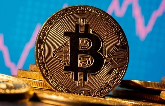 البيتكوين تفشل مجدداً في الصمود فوق 70 ألف دولار