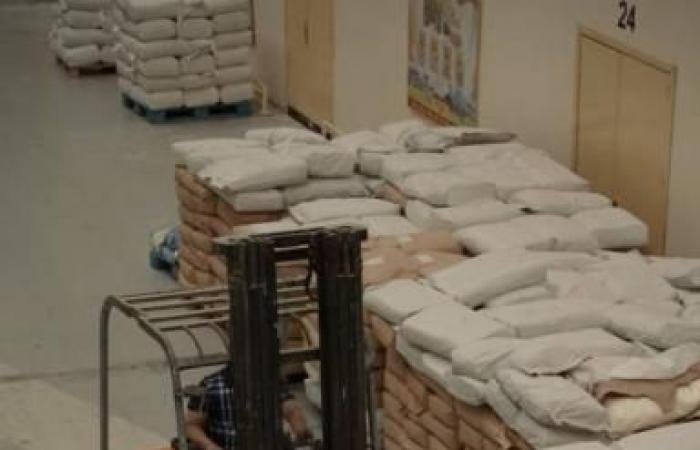 مصانع أم القيوين تعمل بكفاءة عالية لضمان استقرار الأسواق