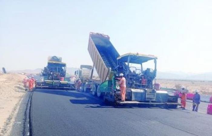 أخبار سلطنة عمان | إنجاز 85 % من الأعمال المتبقية بمشروع طريق السلطان تركي بن سعيد | عيون الجزيرة الاخبارية عمان
