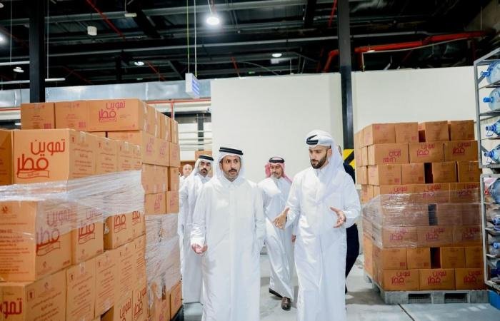 أخبار قطر | وزير التجارة والصناعة يقوم بزيارة ميدانية لعدد من منافذ البيع لمتابعة توفر السلع الأساسية | عيون الجزيرة قطر