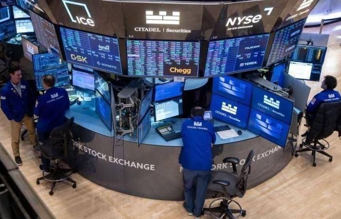 «وول ستريت» تتأرجح وسط ترقب لتطورات الحرب في إيران