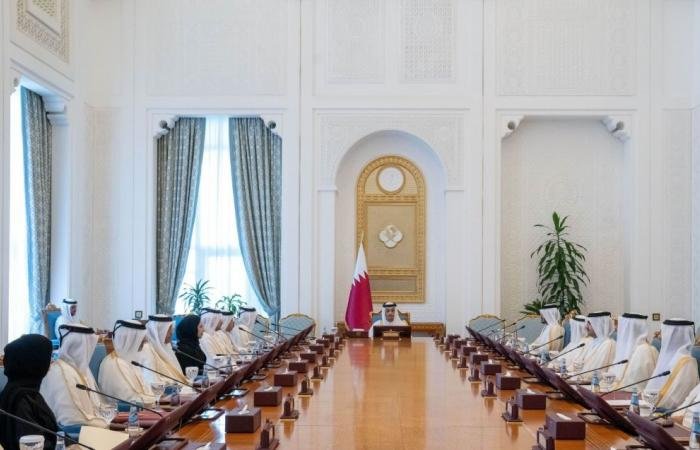 أخبار قطر | رئيس الوزراء: سمو الأمير وجه بمواصلة العمل الدؤوب لضمان استمرار الخدمات بجميع القطاعات دون تأثر | عيون الجزيرة قطر