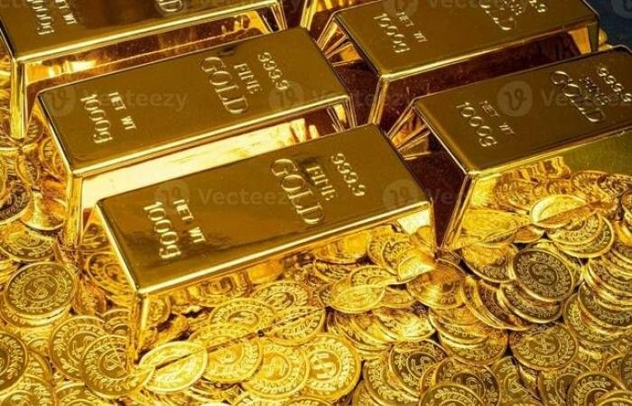 الذهب يتراجع مع ارتفاع الدولار وانحسار آمال خفض الفائدة الأمريكية