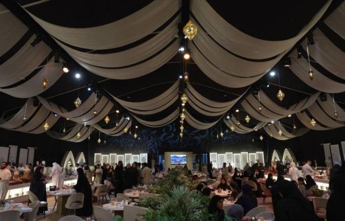 الامارات الان | جميلة القاسمي تشارك في إفطار مع «التمكين الاجتماعي» | عيون الجزيرة الامارات