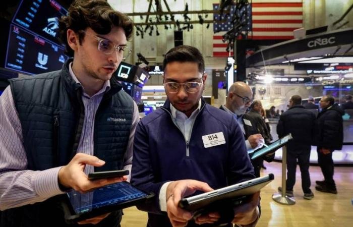 «وول ستريت» تتراجع مع ارتفاع أسعار النفط