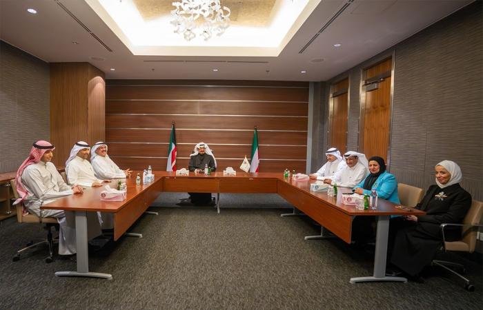 أخبار الكويت | سمو رئيس مجلس الوزراء يقوم بزيارة تفقدية إلى مبنى وزارة التربية | عيون الجزيرة الكويت