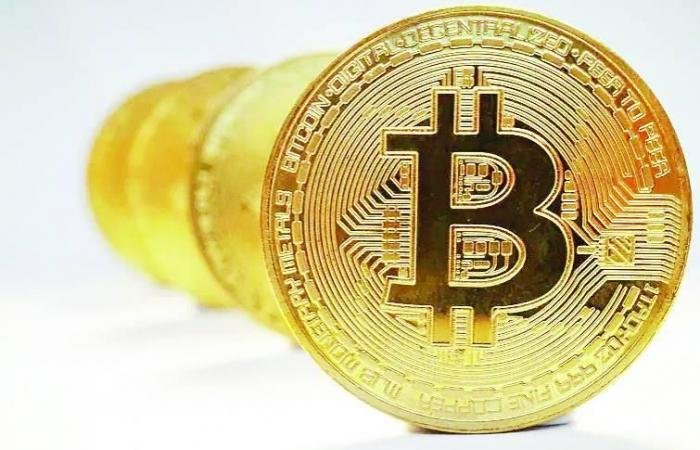البيتكوين فوق 71 ألف دولار مع عودة تدفق الأموال