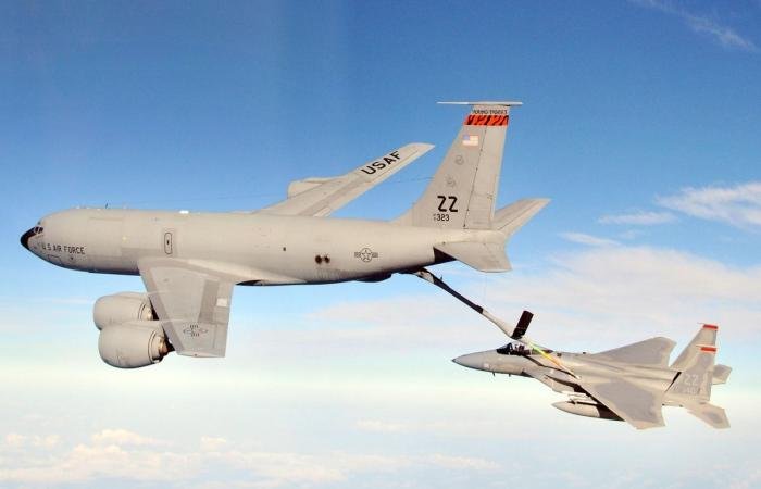 الجيش الأميركي يُعلن تحطم طائرة تزويد وقود في غرب العراق | عيون الجزيرة