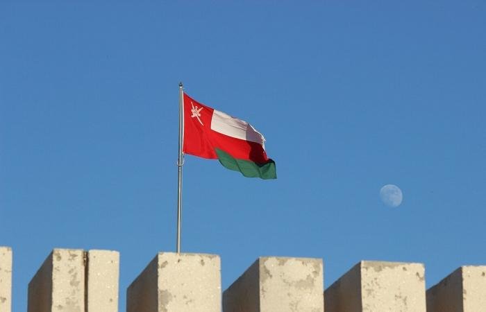 مقتل شخصين في عُمان إثر سقوط مسيرتين في ولاية صحار | عيون الجزيرة