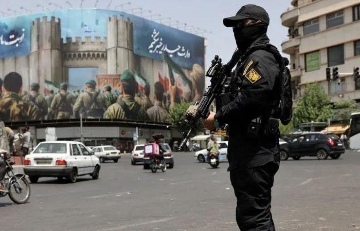 إيران تعتقل 20 شخصاً للاشتباه في صلتهم بإسرائيل | عيون الجزيرة