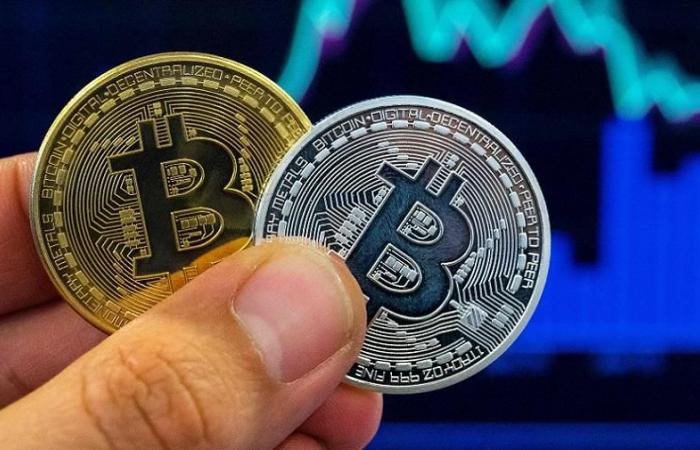 البيتكوين عند 74 ألف دولار.. والمكاسب تتجاوز 10 آلاف منذ بدء الحرب