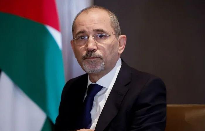 أخبار قطر |  وزير الخارجية الأردني يشيد بالدور الإنساني لـ(الأونروا) في غزة | عيون الجزيرة قطر