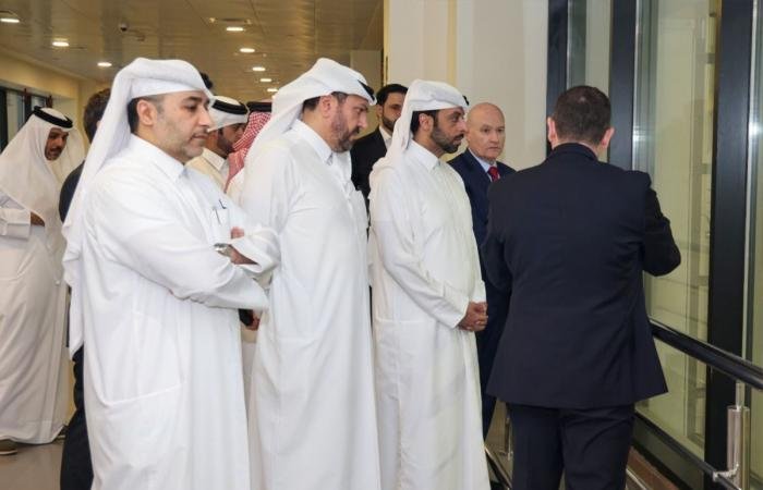 أخبار قطر | وزير البلدية يطلع على سير العمل وإجراءات تعزيز جاهزية سلاسل الإمداد في شركة بلدنا | عيون الجزيرة قطر