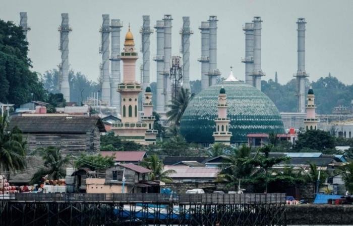 برنت مجدداً فوق 102 دولار.. والأسواق تترقب قدرة ترامب على جرّ الحلفاء إلى هرمز