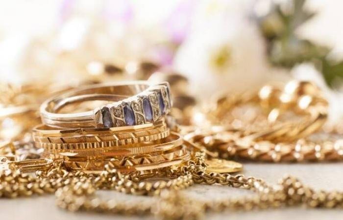 "آي صاغة": تراجع أسعار الذهب محلياً وعالمياً مع ترقب قرار الفيدرالي الأمريكي
