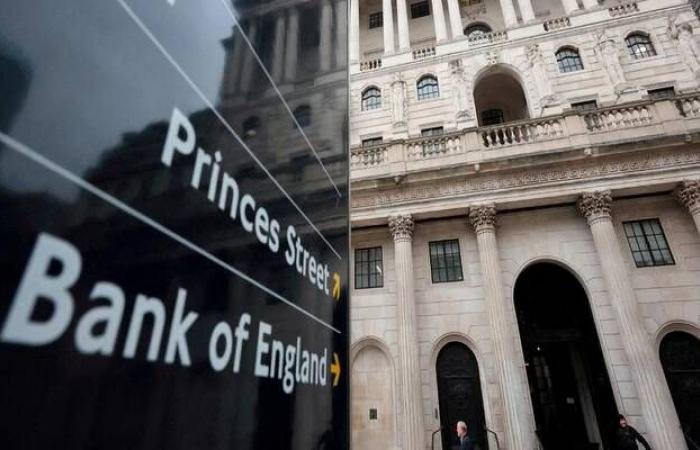 المركزي البريطاني يثبت أسعار الفائدة تماشياً مع التوقعات