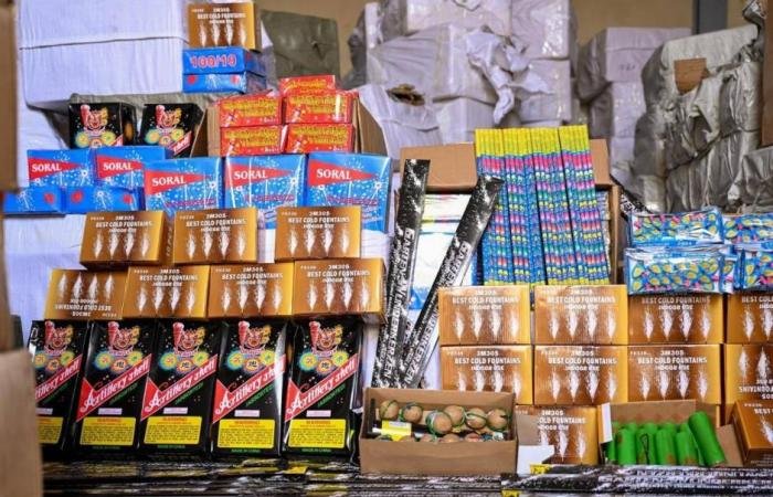 الامارات الان | شرطة الشارقة تضبط 60 طناً من الألعاب النارية وتؤكد استمرار حملاتها لحماية المجتمع | عيون الجزيرة الامارات