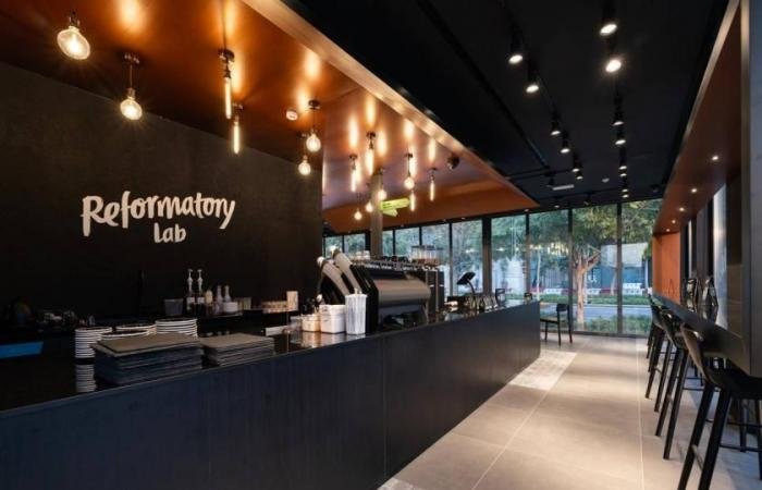 «أرادَ» تفتتح فرعين لقهوة «ذا ريفورماتوري لاب» في الشارقة