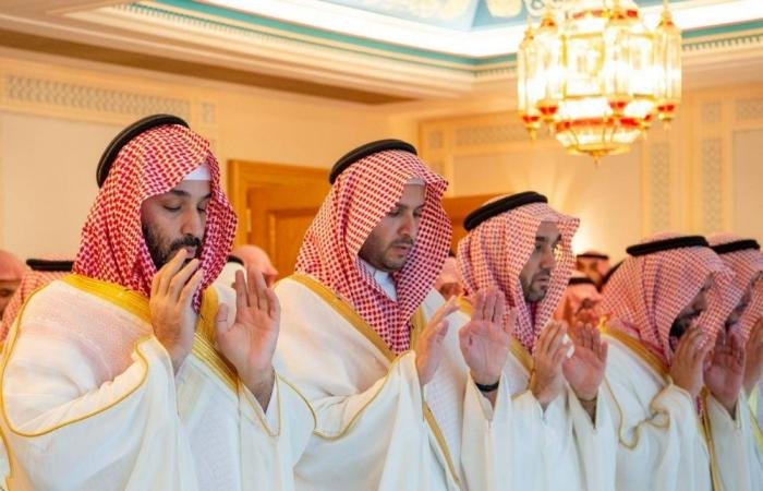 أخبار السعودية | ولي العهد يؤدي صلاة عيد الفطر في المسجد الحرام | عيون الجزيرة السعودية الان