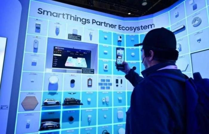 «سامسونغ» تستحوذ على 35% من مبيعات شاشات العرض 2025