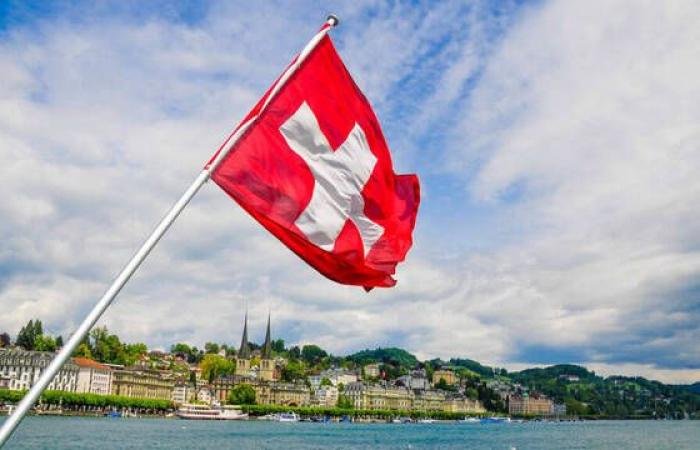 سويسرا تعلق تصدير الأسلحة إلى أمريكا بسبب حرب إيران