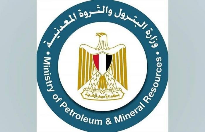 مصر تبدأ حفر 100 بئر استكشافية للغاز والبترول