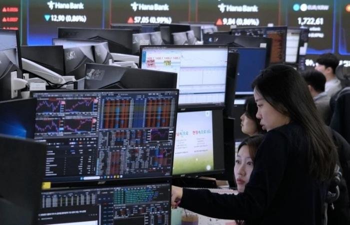 تباين أداء الأسهم الآسيوية في ختام تعاملات الأسبوع.. وأسواق اليابان مغلقة