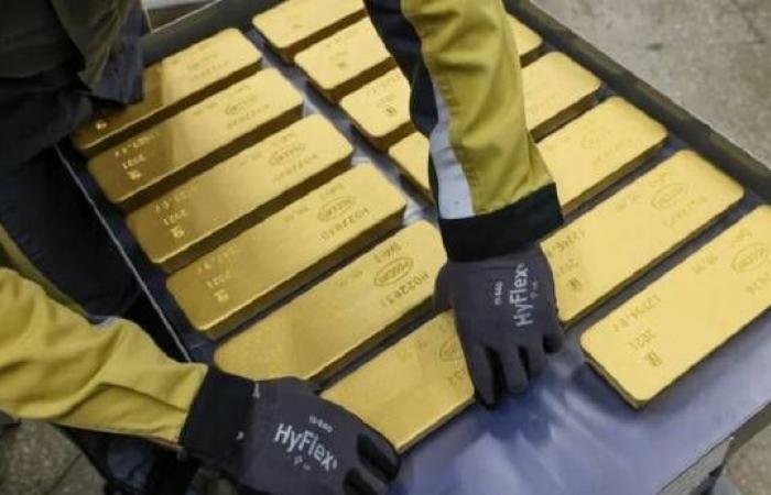 الذهب يتجه لثالث انخفاض أسبوعي مع صعود الدولار