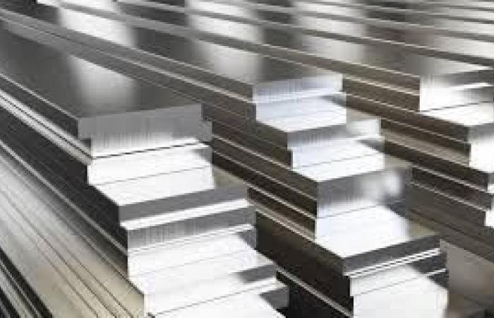 الذهب حول 4600 دولار.. والفضة بـ 71