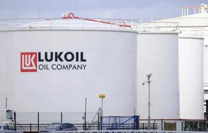 «لوك أويل»: 12.42 مليار دولار صافي خسائر 2025