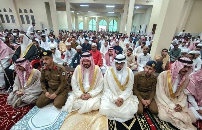 أخبار السعودية | محافظ الدرب يتقدم المصلين في صلاة العيد | عيون الجزيرة السعودية الان
