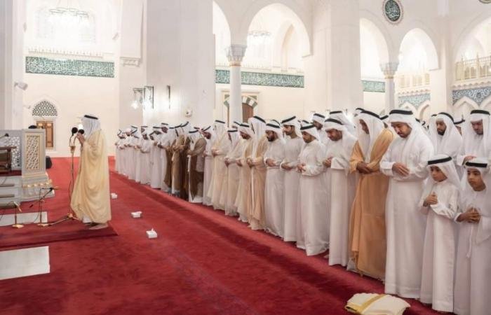 الامارات الان | سلطان والنعيمي والشرقي وسعود بن صقر يؤدون صلاة عيد الفطر | عيون الجزيرة الامارات