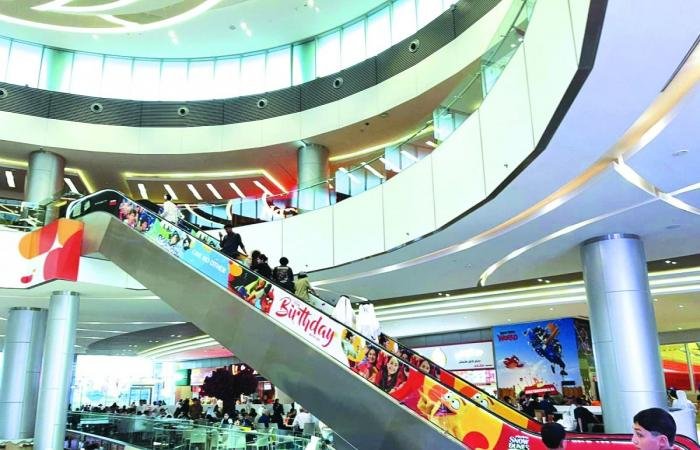 أخبار قطر | إقبال واسع على المجمعات التجارية في ثاني أيام العيد | عيون الجزيرة قطر