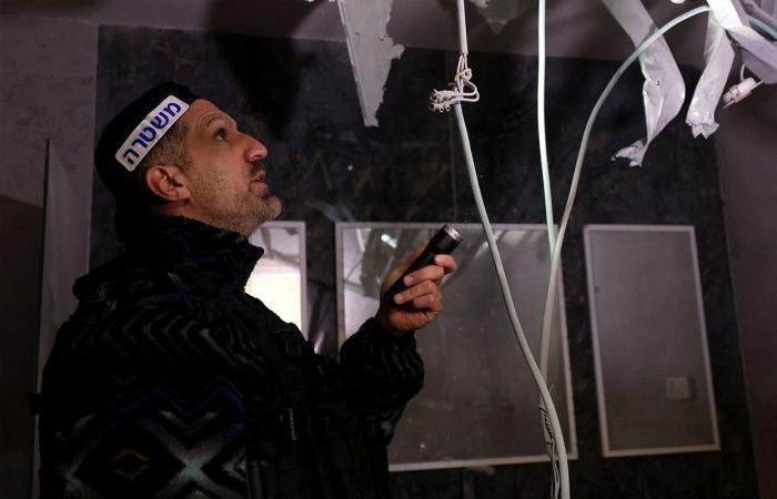 جيش الاحتلال يؤكد تعرض مدينة ديمونا حيث المفاعل النووي.. لضربة إيرانية | عيون الجزيرة