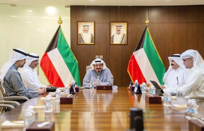 أخبار الكويت | رئيس الوزراء يترأس اجتماعا لمناقشة آخر التطورات الاقتصادية وانعكاساتها خلال الأزمة الراهنة | عيون الجزيرة الكويت