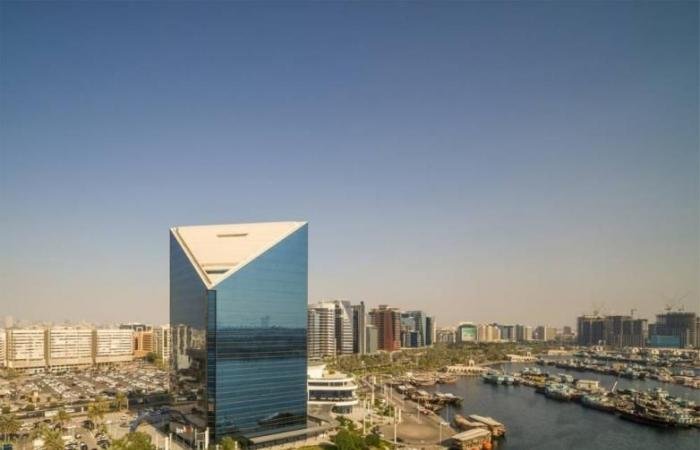 «غرف دبي» تبحث مع شركات محلية ودولية تعزيز انسيابية حركة السلع والشحن